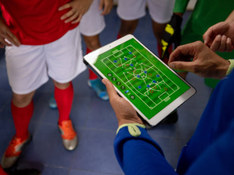 Panduan Sepak Bola 2026: Tips Bermain, Strategi Tim, dan Pengembangan Skill Pemain