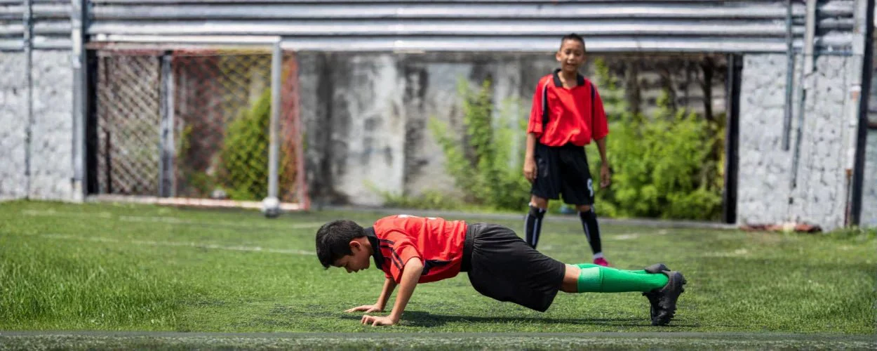Latihan Kecepatan dan Agility Pemain Sepak Bola 2026: Panduan Lengkap untuk Menjadi Lebih Gesit di Lapangan