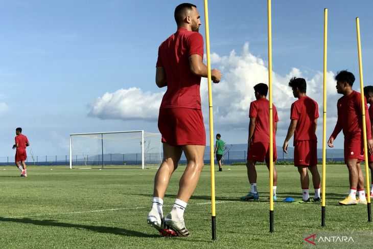 Panduan Lengkap Latihan Kiper Sepakbola Modern untuk Meningkatkan Refleks, Posisi, dan Distribusi Bola